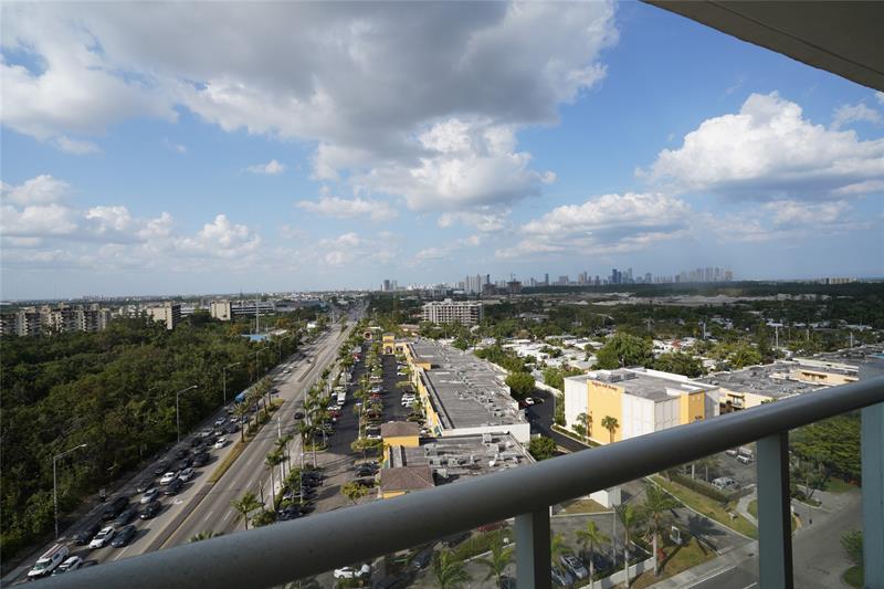 Image 9 of 24 For 13499 Biscayne Blvd  1503