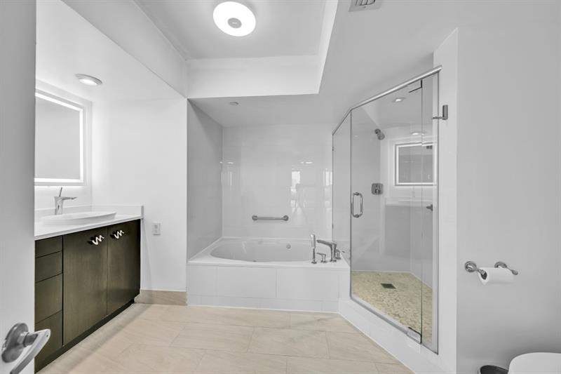 Image 4 of 21 For 3640 Yacht Club Dr  1501