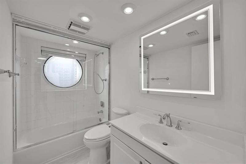 Image 5 of 21 For 3640 Yacht Club Dr  1501