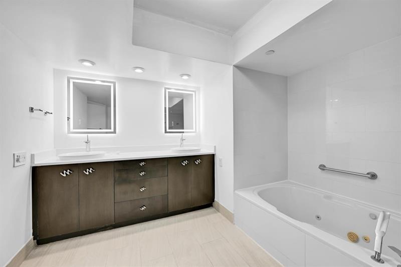 Image 7 of 21 For 3640 Yacht Club Dr  1501