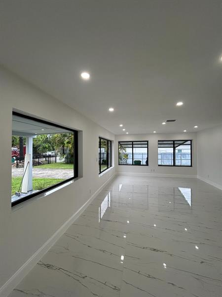 Image 12 of 38 For 16011 38th Ct