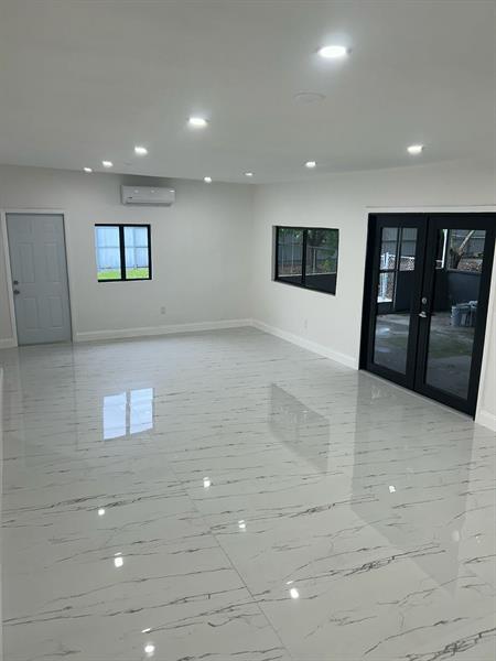 Image 14 of 38 For 16011 38th Ct