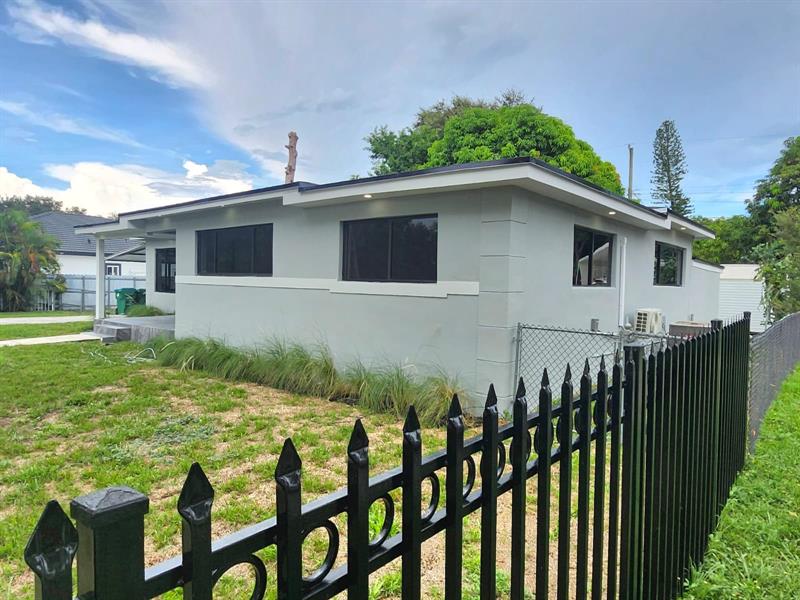 Image 20 of 38 For 16011 38th Ct