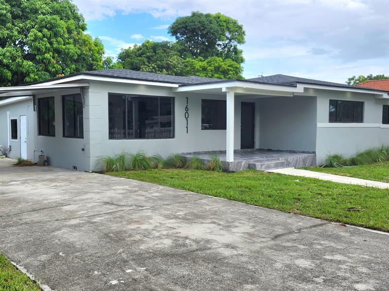 Image 3 of 38 For 16011 38th Ct