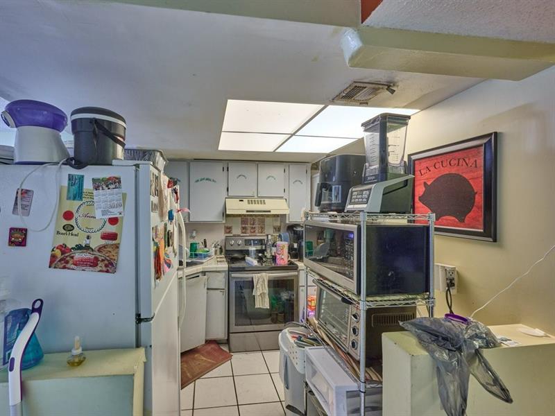 Image 18 of 29 For 3253 Riverside Dr  D-301