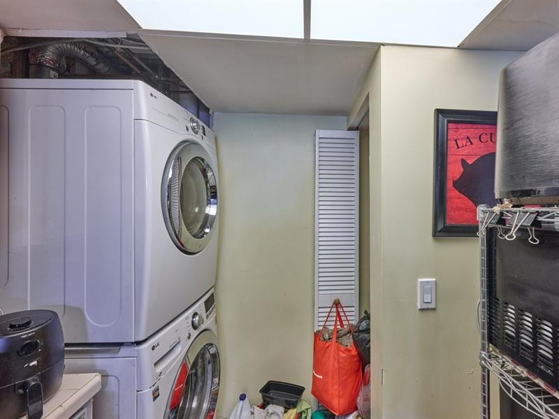 Image 19 of 29 For 3253 Riverside Dr  D-301