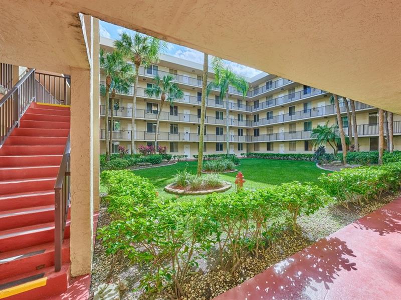 Image 4 of 29 For 3253 Riverside Dr  D-301