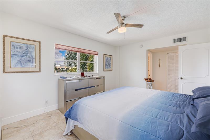 Image 17 of 42 For 3010 16th Ave  405