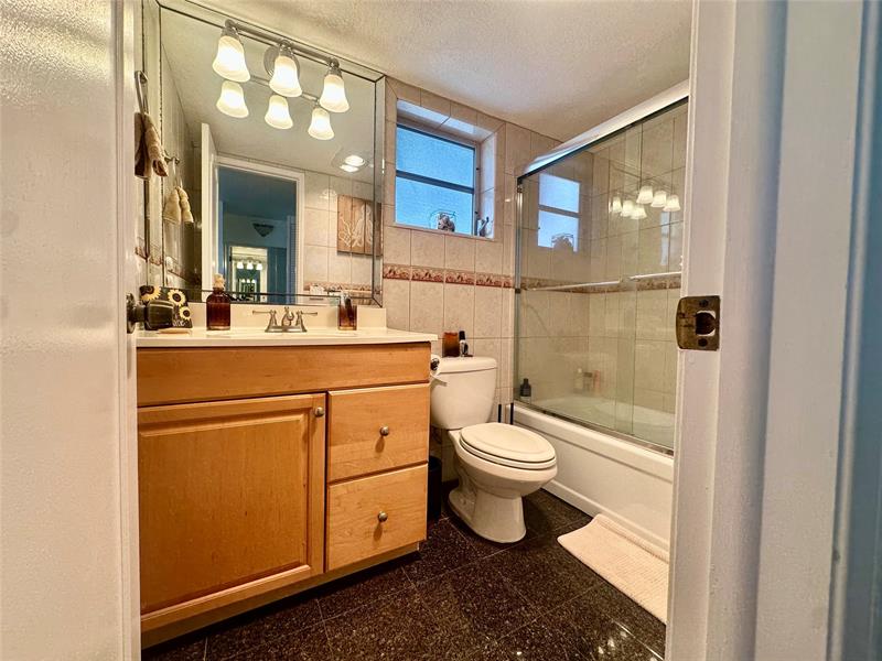 Image 19 of 42 For 3010 16th Ave  405