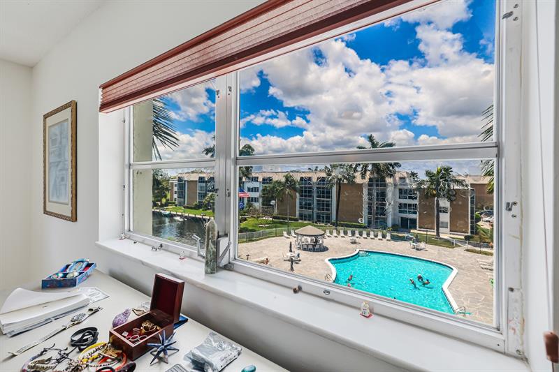 Image 20 of 42 For 3010 16th Ave  405