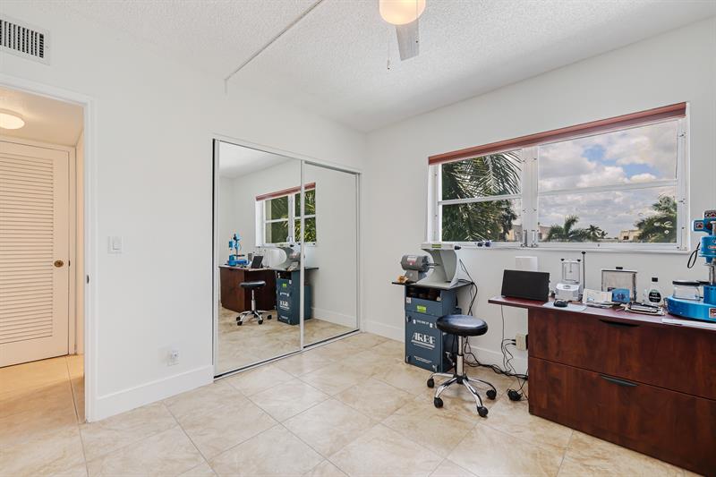 Image 22 of 42 For 3010 16th Ave  405