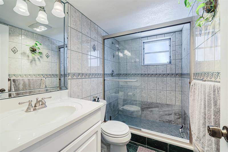 Image 23 of 42 For 3010 16th Ave  405