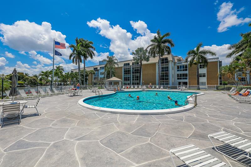 Image 27 of 42 For 3010 16th Ave  405