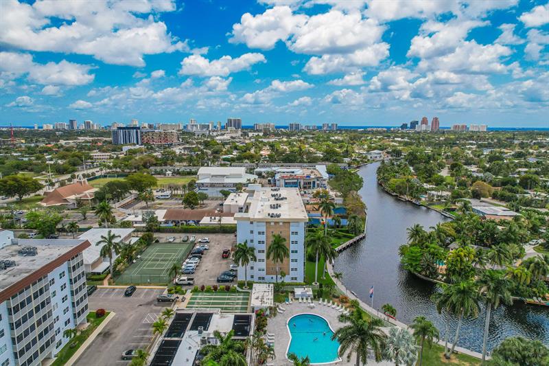 Image 34 of 42 For 3010 16th Ave  405