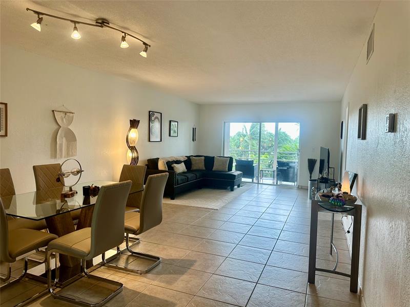 Image 7 of 42 For 3010 16th Ave  405