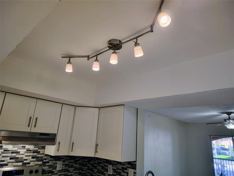 Image 12 of 39 For 5590 61st St  801