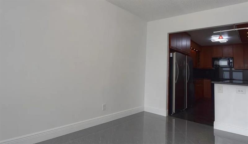 Image 11 of 35 For 531 Ocean Blvd