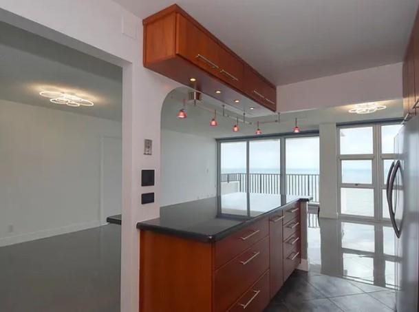 Image 7 of 35 For 531 Ocean Blvd