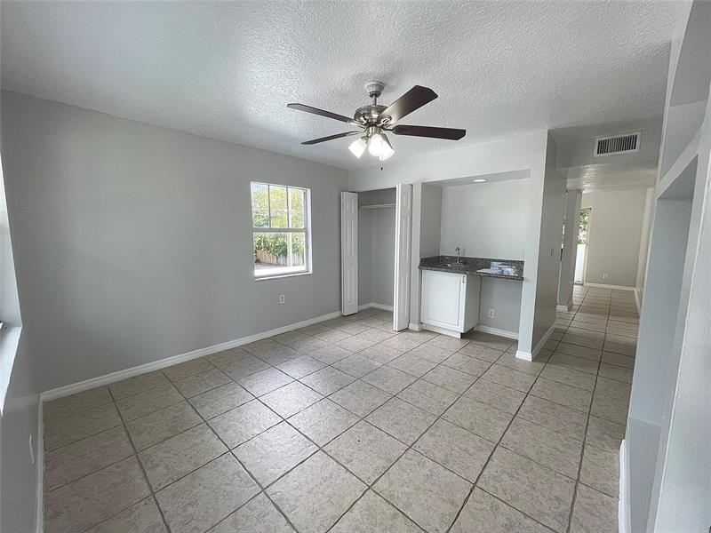 Image 3 of 17 For 230 11th Ave  4