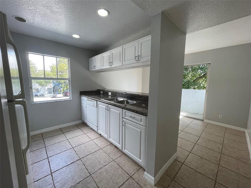 Image 6 of 17 For 230 11th Ave  4