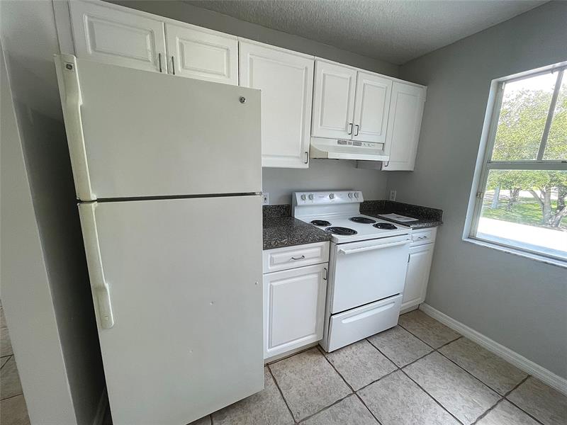 Image 8 of 17 For 230 11th Ave  4