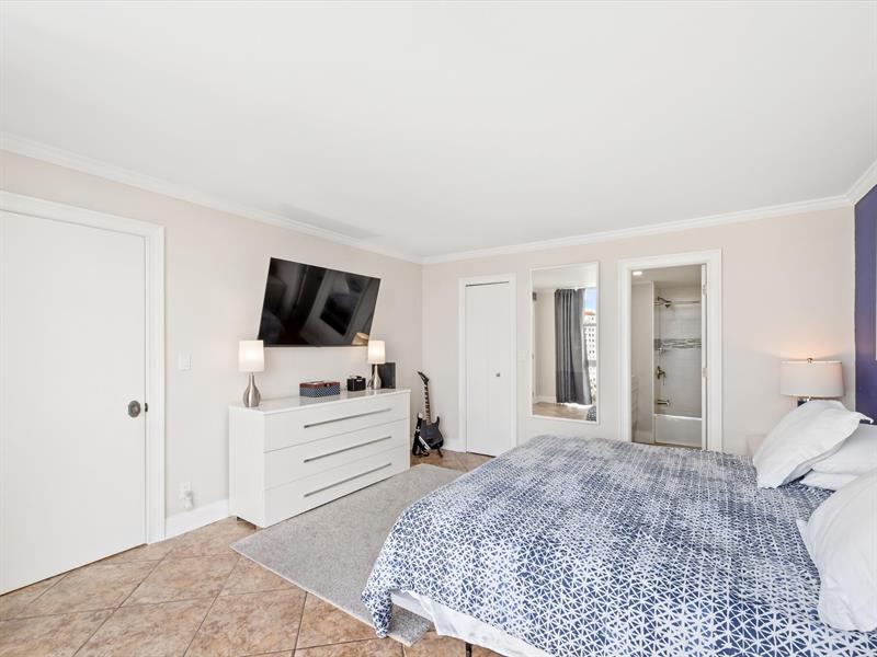 Image 21 of 35 For 2841 Ocean Blvd  1407