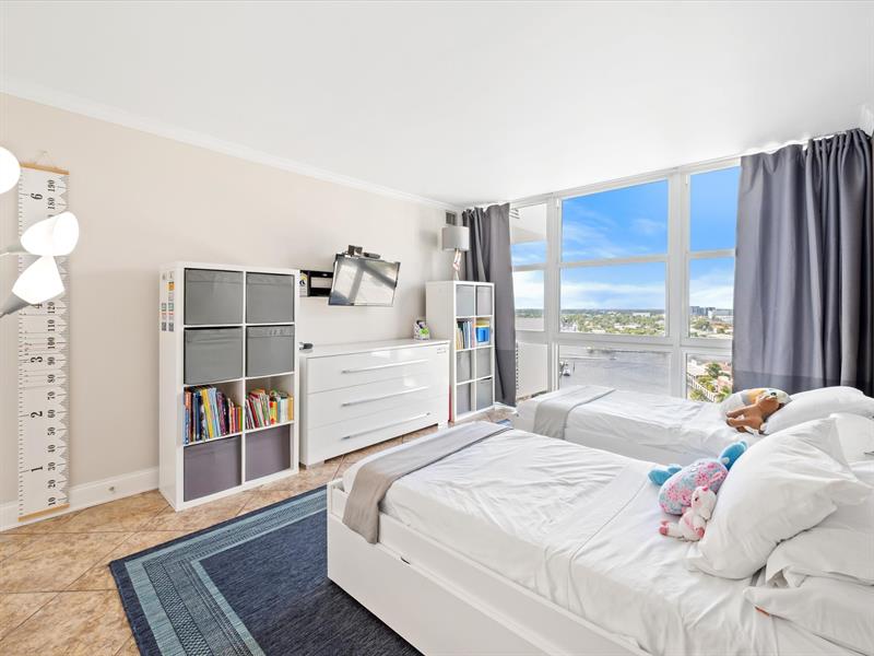 Image 24 of 35 For 2841 Ocean Blvd  1407