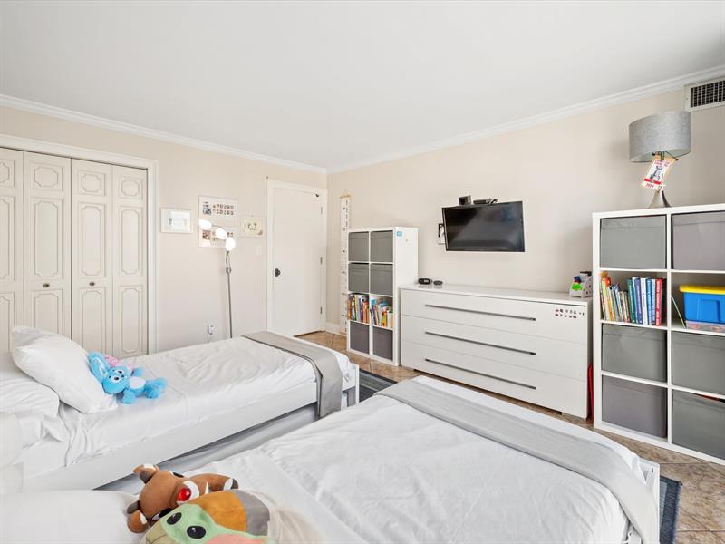 Image 25 of 35 For 2841 Ocean Blvd  1407