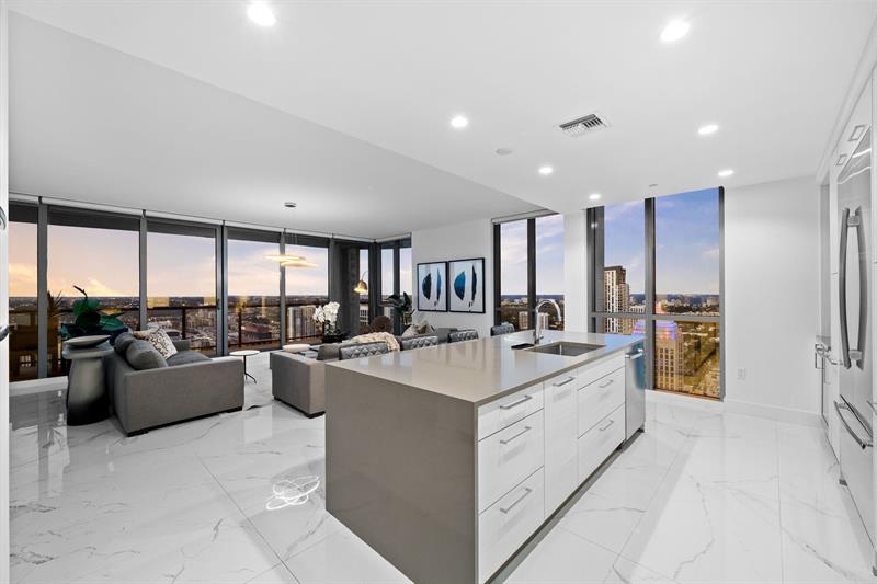 Image 11 of 38 For 100 Las Olas Blvd  4001