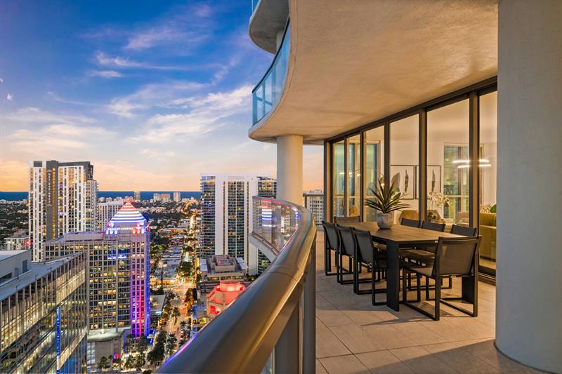 Image 12 of 38 For 100 Las Olas Blvd  4001