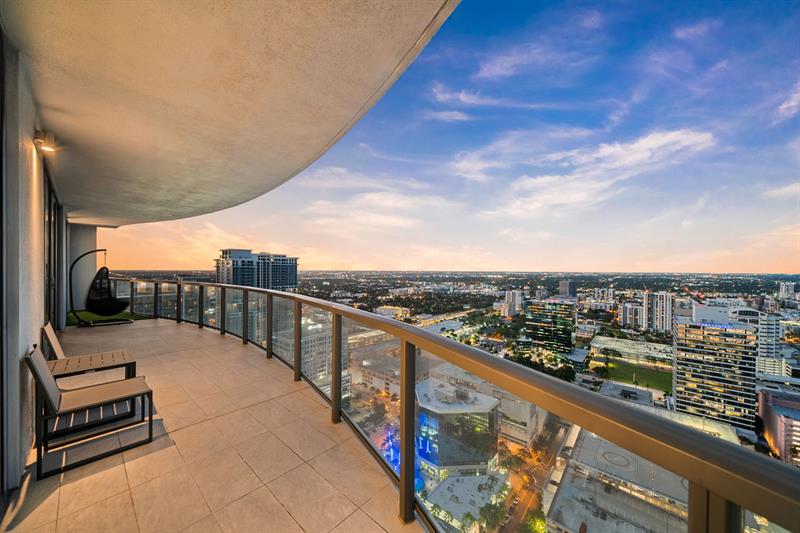 Image 15 of 38 For 100 Las Olas Blvd  4001