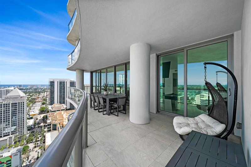 Image 18 of 38 For 100 Las Olas Blvd  4001