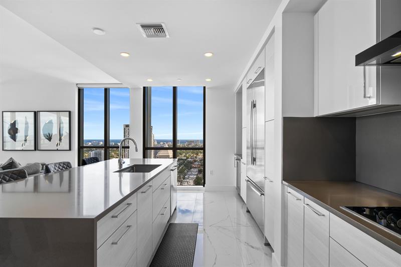 Image 19 of 38 For 100 Las Olas Blvd  4001