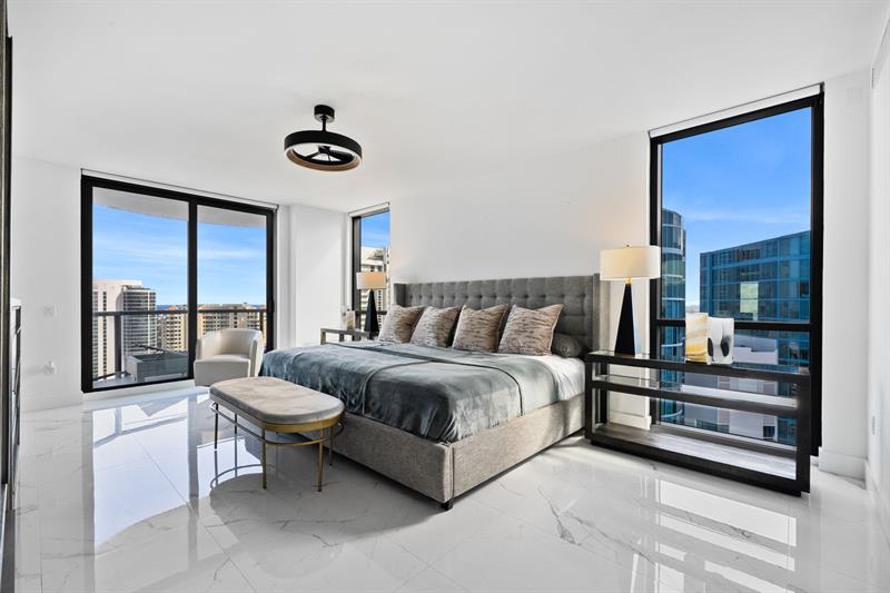 Image 27 of 38 For 100 Las Olas Blvd  4001