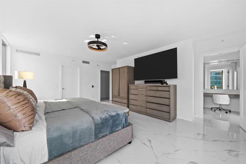 Image 29 of 38 For 100 Las Olas Blvd  4001