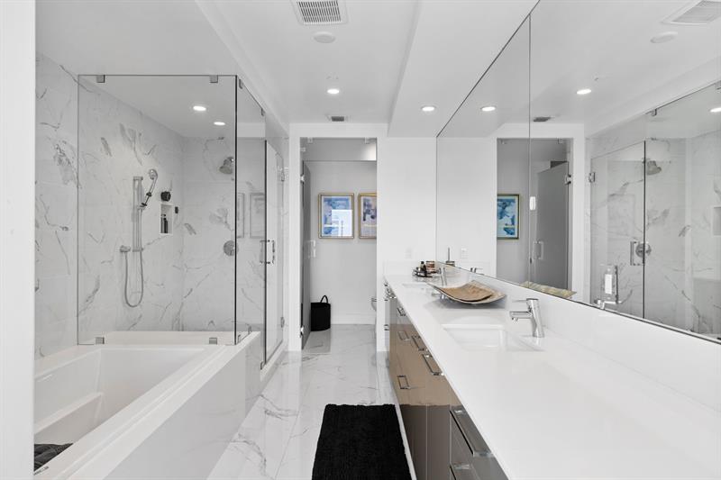 Image 30 of 38 For 100 Las Olas Blvd  4001