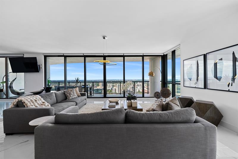 Image 4 of 38 For 100 Las Olas Blvd  4001