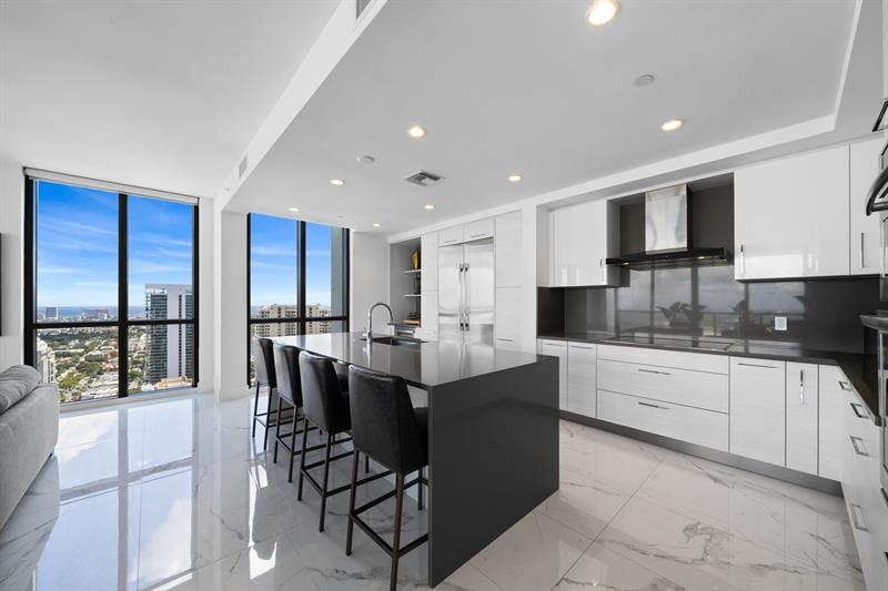 Image 9 of 38 For 100 Las Olas Blvd  4001