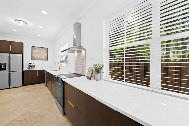 Image 10 of 38 For 920 8th St  