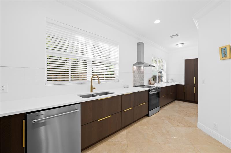 Image 12 of 38 For 920 8th St  