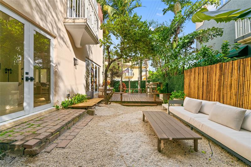 Image 32 of 38 For 920 8th St  