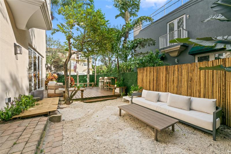 Image 33 of 38 For 920 8th St  