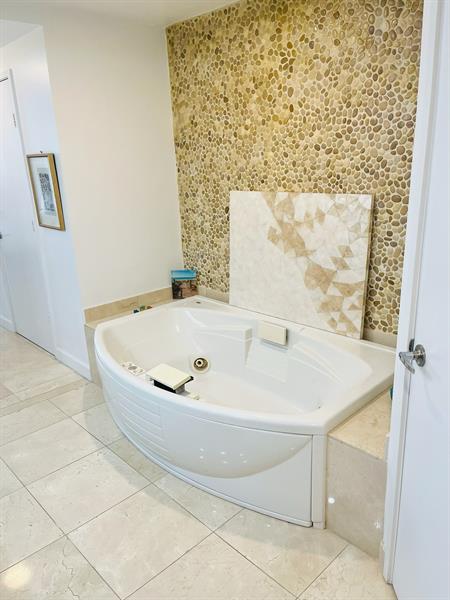 Image 14 of 28 For 16275 Collins Ave  2304