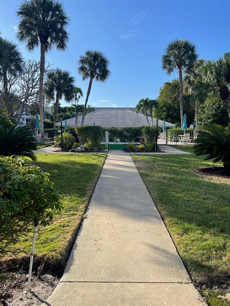 Image 10 of 30 For 2050 39th St  211w