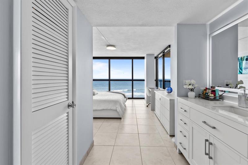 Image 24 of 47 For 10410 Ocean Dr  908