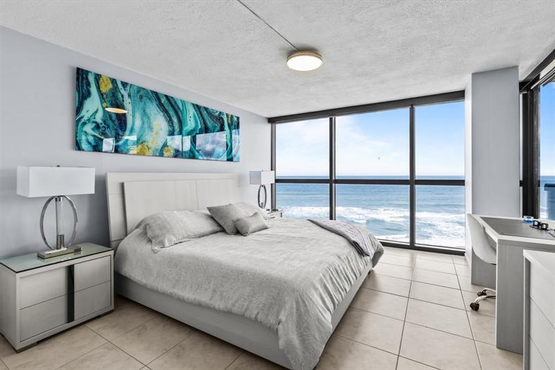 Image 25 of 47 For 10410 Ocean Dr  908