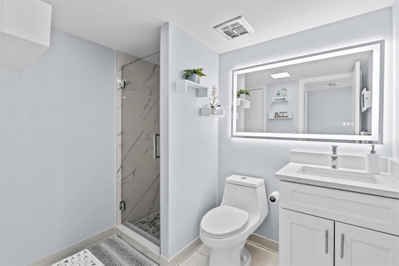 Image 33 of 47 For 10410 Ocean Dr  908