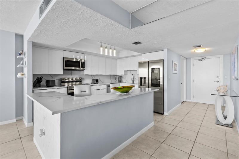 Image 4 of 47 For 10410 Ocean Dr  908