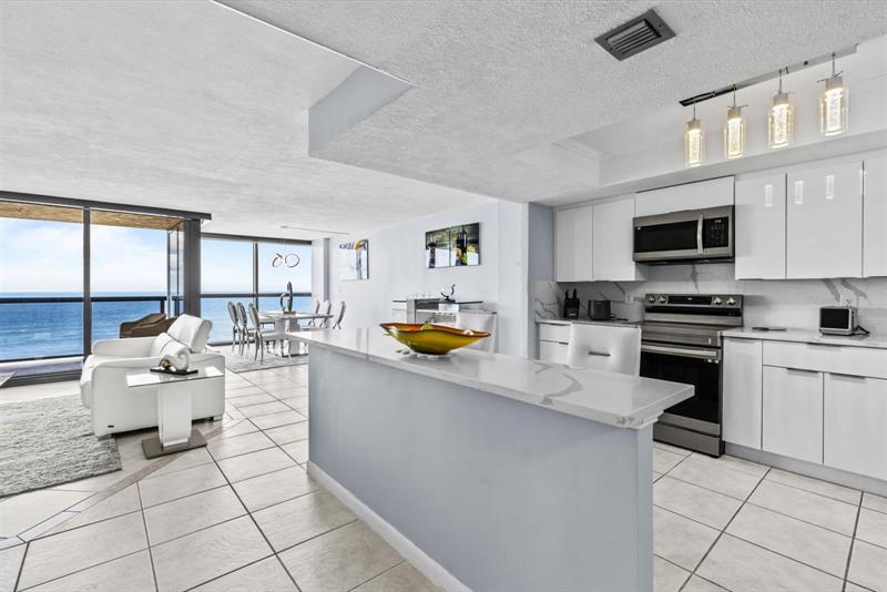 Image 5 of 47 For 10410 Ocean Dr  908