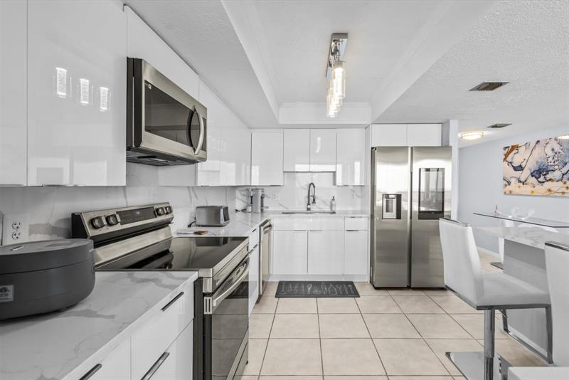 Image 7 of 47 For 10410 Ocean Dr  908